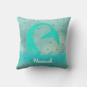 人魚は航海のな水のティール（緑がかった色）の金ゴールドの名前をカスタムするをはかりで測ました クッション (裏面)