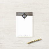 人|の素朴な木のために男らしいモノグラムのイニシャル ポストイット (デスク上)