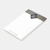 人|の素朴な木のために男らしいモノグラムのイニシャル ポストイット (アングル)