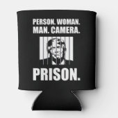 人。女。男。カメラ。刑務所。 缶クーラー (裏面)