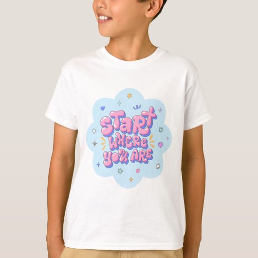 今いる場所から始めよう バブルタイポグラフィ キッズ Tシャツ (正面)