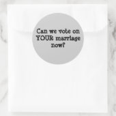 今から投票で結婚できるか？ ラウンドシール (バッグ)