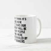 今がひどいと思っている? 20年後には私たちの国はもっとひどくなっている コーヒーマグカップ (正面右)