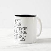 今ここにいる ツートーンマグカップ (正面右)