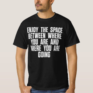 今ここに在る間のスペースを楽しむ Tシャツ
