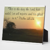 「今こそ主が作った日だ」の額 フォトプラーク (側面)