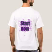 今すぐ始める – 紫色のモチベーションデザイン Tシャツ (裏面)
