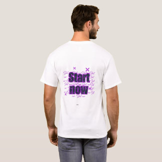 今すぐ始める – 紫色のモチベーションデザイン Tシャツ