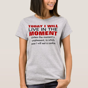 今すぐ生きるユーモアタイポグラフィ Tシャツ