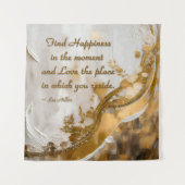 今の幸せを見つける…リーヒラー引用文 タペストリー (正面)