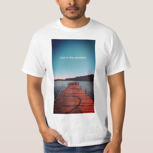 今の瞬間を生きる – 今の人生を受け入れる» Tシャツ (正面)