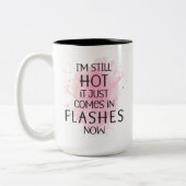 今はまだ焦っ来て熱いおもしろい ツートーンマグカップ (左)