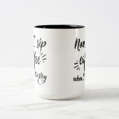 今はティルステイ・マグの時にコーヒーをすぼめる ツートーンマグカップ (中央)