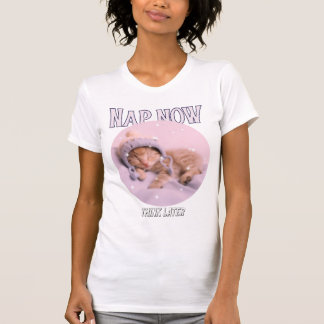 今は寝て、後で考える Tシャツ
