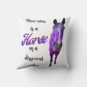 今は紫違う色の馬 クッション (裏面)