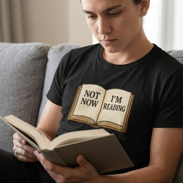 今は読書中 Tシャツ