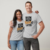 今は走れビールは後で Tシャツ (ユニセックス)