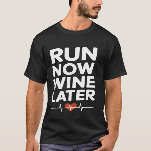 今は走れワインは後で Funny Runner Tシャツ (正面)