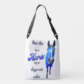 今は青い色の違う馬だ クロスボディバッグ (裏面)