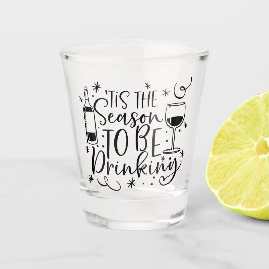 今は飲む季節だ |クリスマスユーモア ショットグラス (正面)