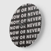 今または決して引用文 ラージ壁時計 (傾斜)