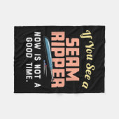 今もしは縫い目の裂け目が良くないのが分かる フリースブランケット (正面(横))