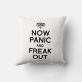 今パニックはひどく神経質になり、 クッション (裏面)