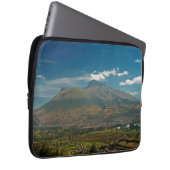 今倍羅火山 ラップトップスリーブ (正面右)