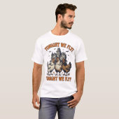 今夜は飛ぶぞ 面白いニワトリ ハロウィンTシャツ デザイン Tシャツ (正面フル)