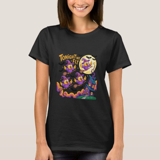今夜は魔女のニワトリと飛ぶ ハロウィン Tシャツ (正面)