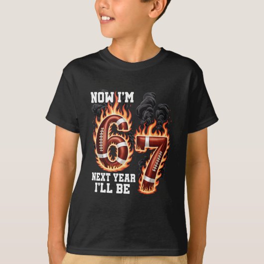 今年6歳 来年は7歳 フットボール ドリップ 7歳の誕生日 Tシャツ (正面)