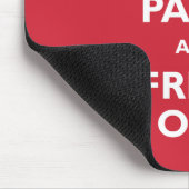 今度はパニックはひどく神経質になり、 マウスパッド (コーナー)