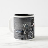 今後の宇宙探査任務2 ツートーンマグカップ (正面左)