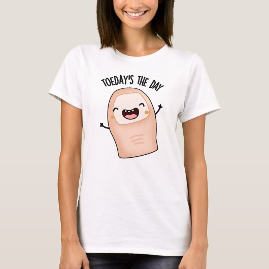 今日がその日 面白い足の指のダジャレ Tシャツ (正面)