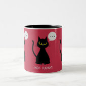 今日じゃない！黒おもしろい猫の不機嫌な2トーンマグ ツートーンマグカップ (中央)