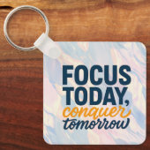 今日のフォーカス、明日の征服やる気を起こさせる" キーホルダー (正面)