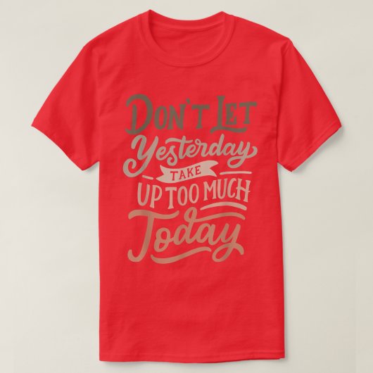 今日のモチベーションは昨日を高く評価してはいけない Tシャツ (デザイン正面)