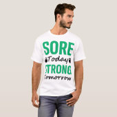 今日の痛み強い明日 – ジムフィットネストレーニング Tシャツ (正面フル)