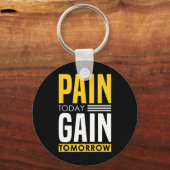 今日の痛み – 励ましのボディビルことわざ キーホルダー (正面)