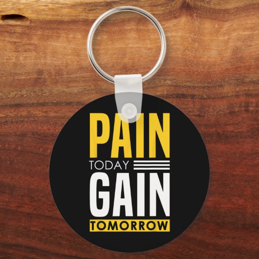 今日の痛み – 励ましのボディビルことわざ キーホルダー (正面)