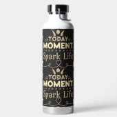 今日の瞬間、Spark Life ウォーターボトル (左面)