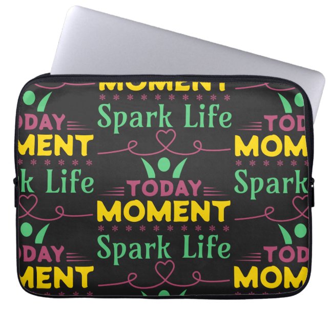 今日の瞬間、Spark Life ラップトップスリーブ (正面)