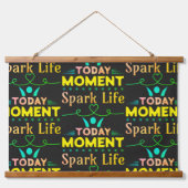 今日の瞬間、Spark Life 吊り下げ型タペストリー (正面)