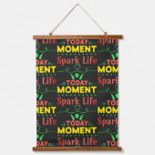 今日の瞬間、Spark Life 吊り下げ型タペストリー (正面)