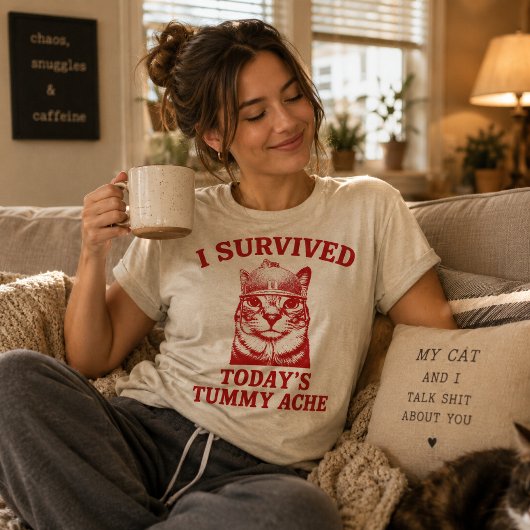 今日の腹痛を乗り越えた 猫の面白いデザイン Tシャツ