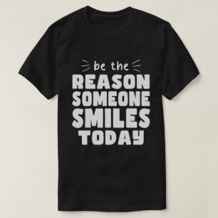 今日の親切をスマイルする理由である Tシャツ