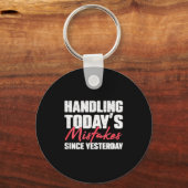 今日の過ちは昨日から エスクロー キーホルダー (正面)