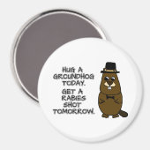 今日はグラウンドホッグを抱きしめて。明日は狂犬病を撃つんだ。 マグネット (正面/裏面)