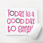 今日はスマイルのピンクの良活気づけるい日だ マウスパッド (マウス)