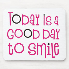 今日はスマイルのピンクの良活気づけるい日だ マウスパッド